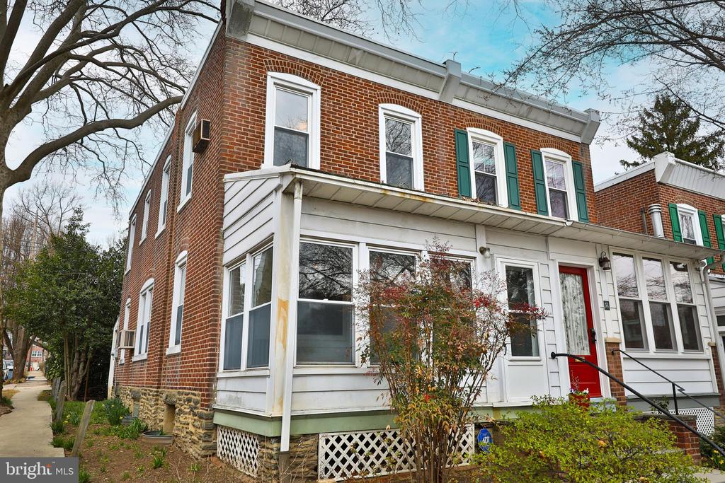 29 E Abington Ave