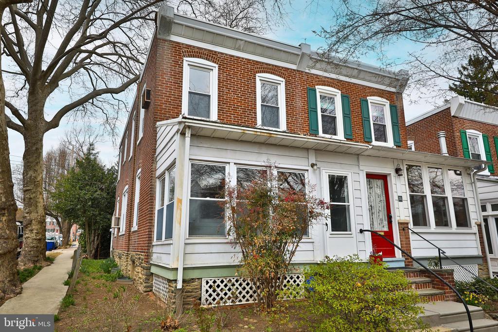 29 E Abington Ave