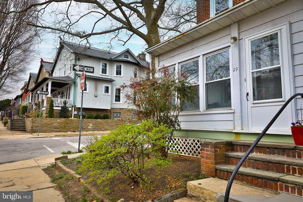 29 E Abington Ave