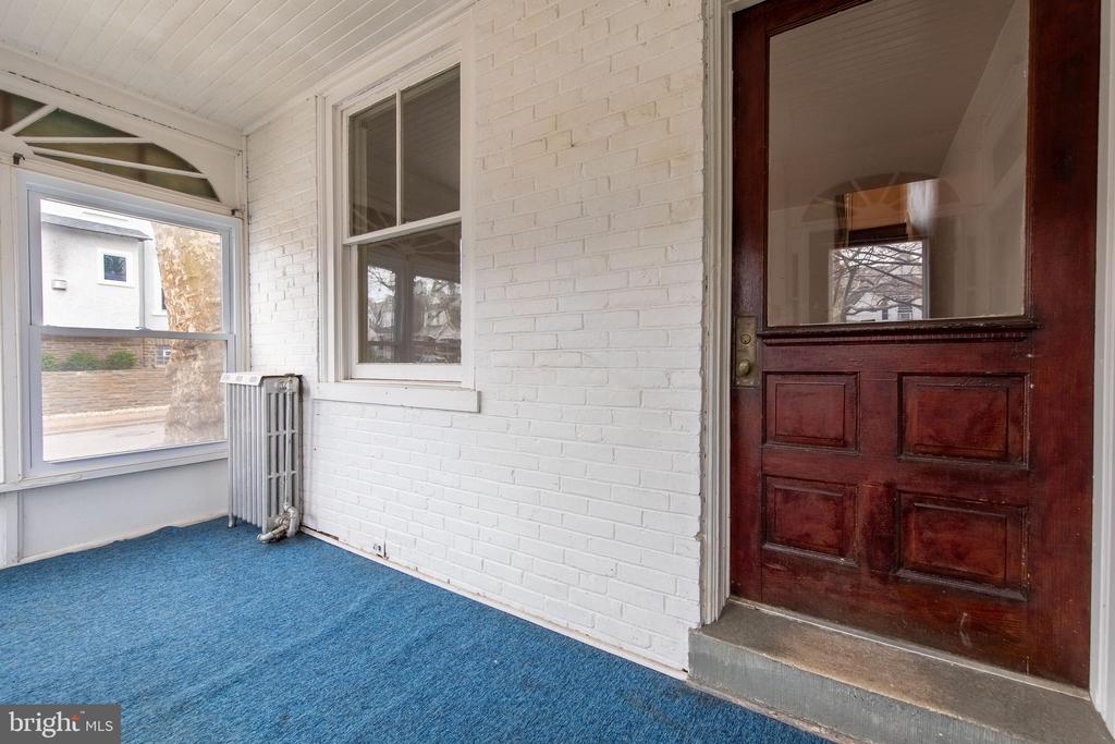 29 E Abington Ave