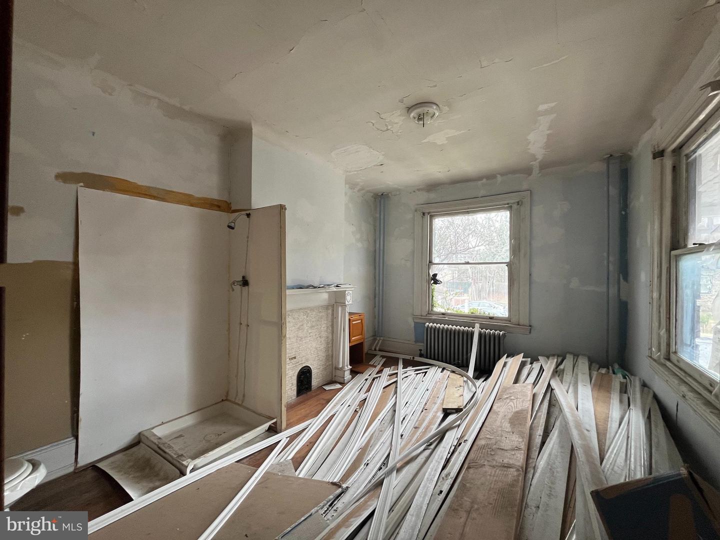 245 W Hansberry St