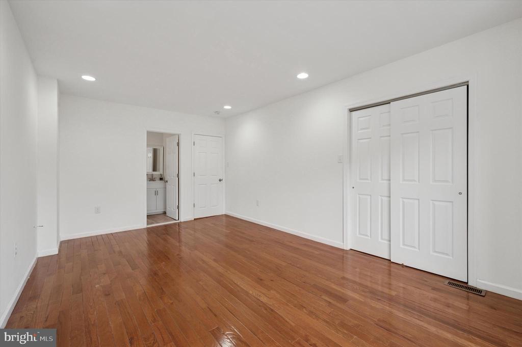 6826 Cobbs Creek Pkwy