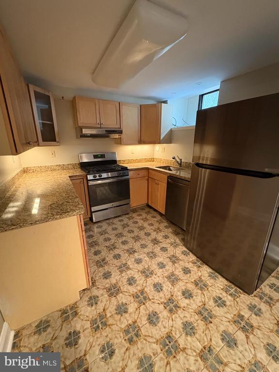 423 SPRUCE ST #1B