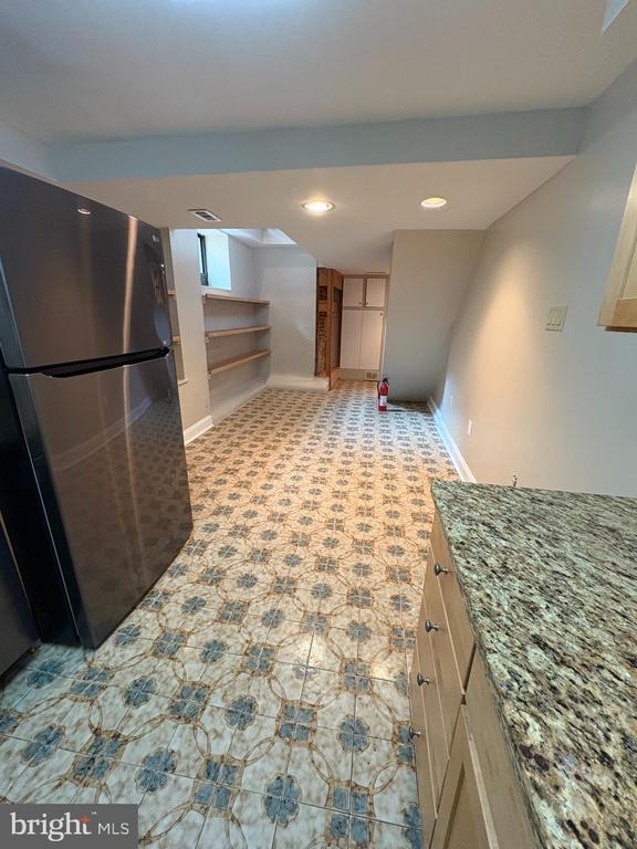 423 SPRUCE ST #1B