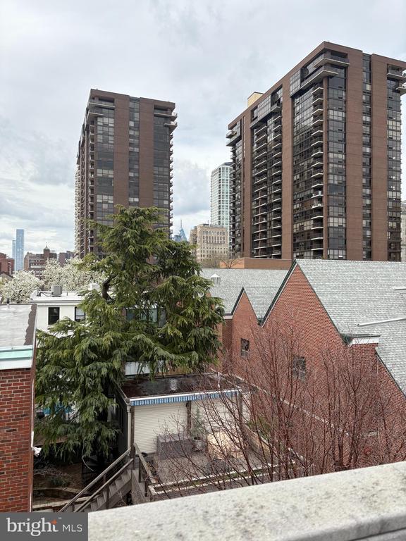 423 SPRUCE ST #1B