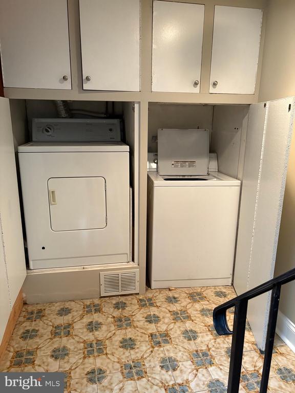 423 SPRUCE ST #1B