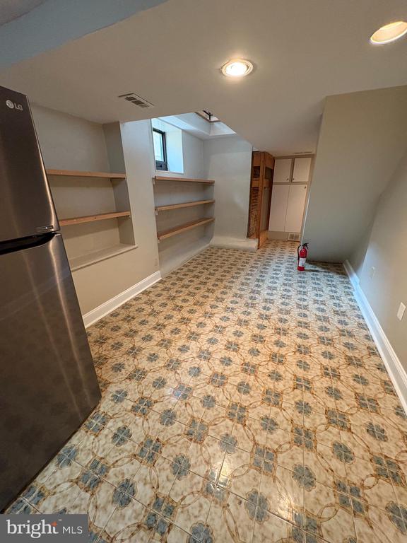 423 SPRUCE ST #1B