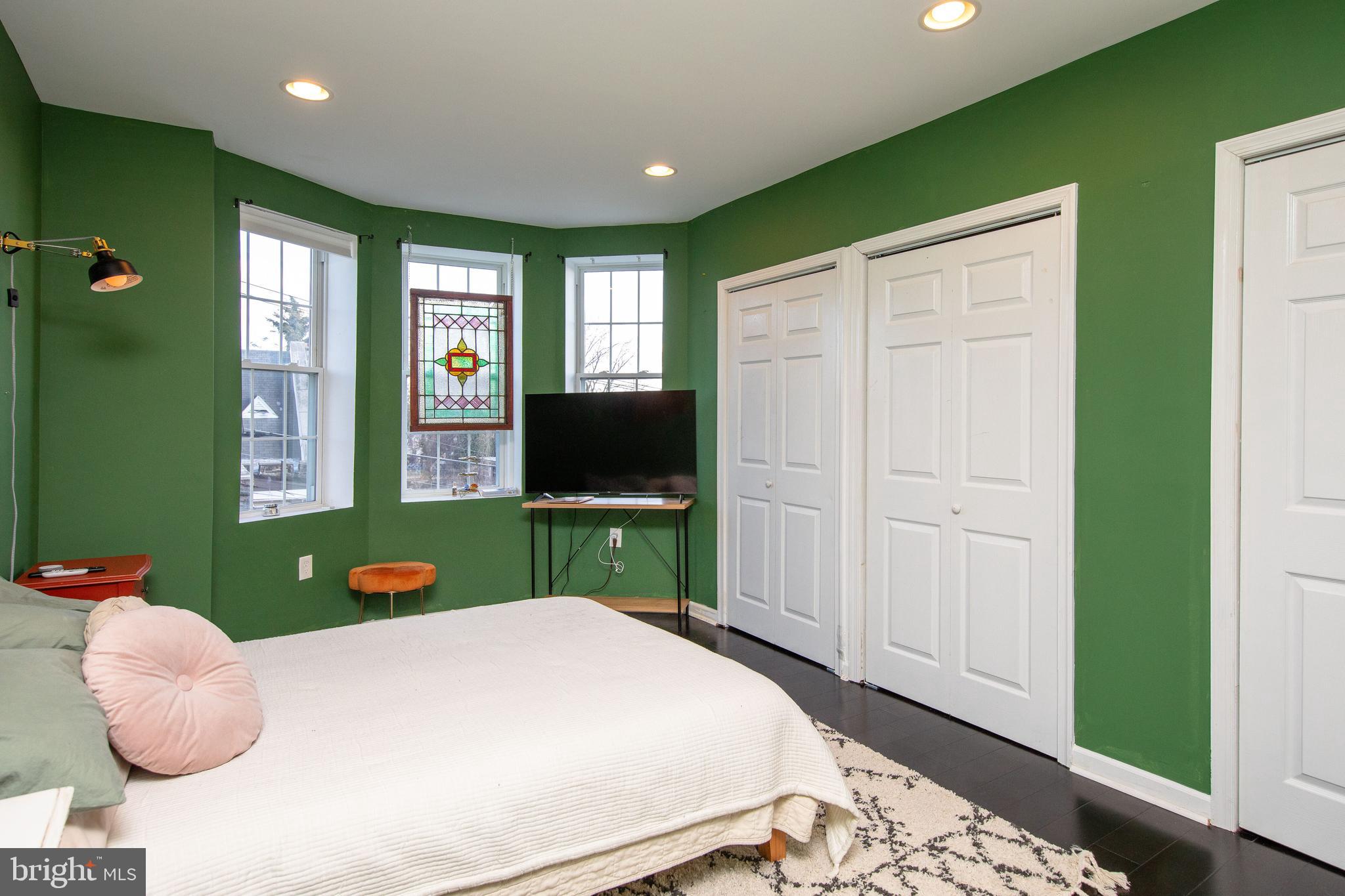 77 E Duval St