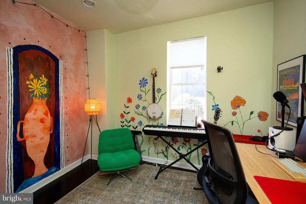 77 E Duval St