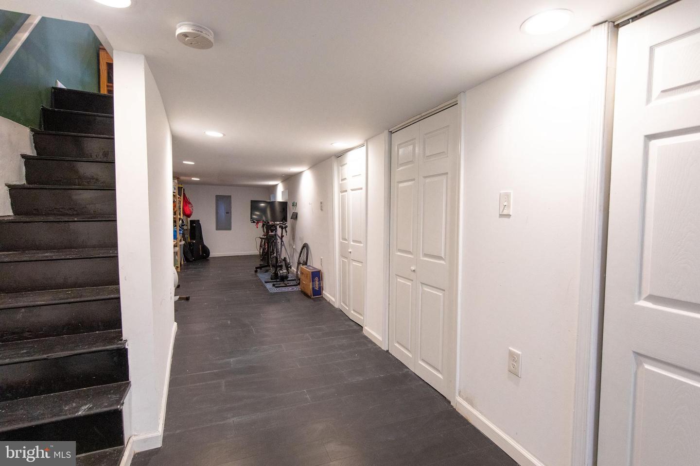 77 E Duval St
