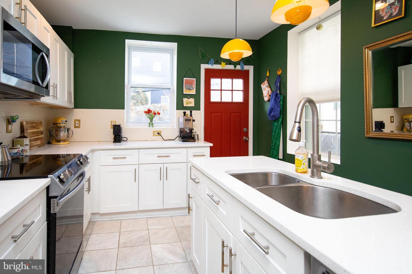 77 E Duval St