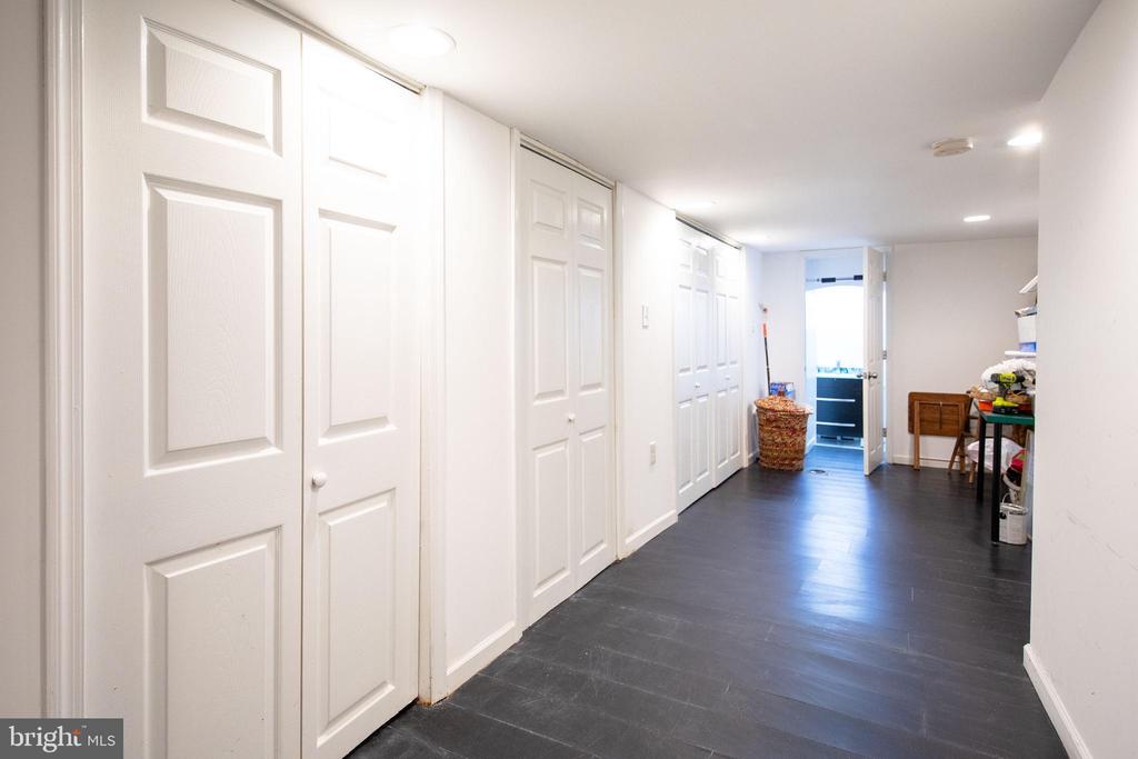 77 E Duval St