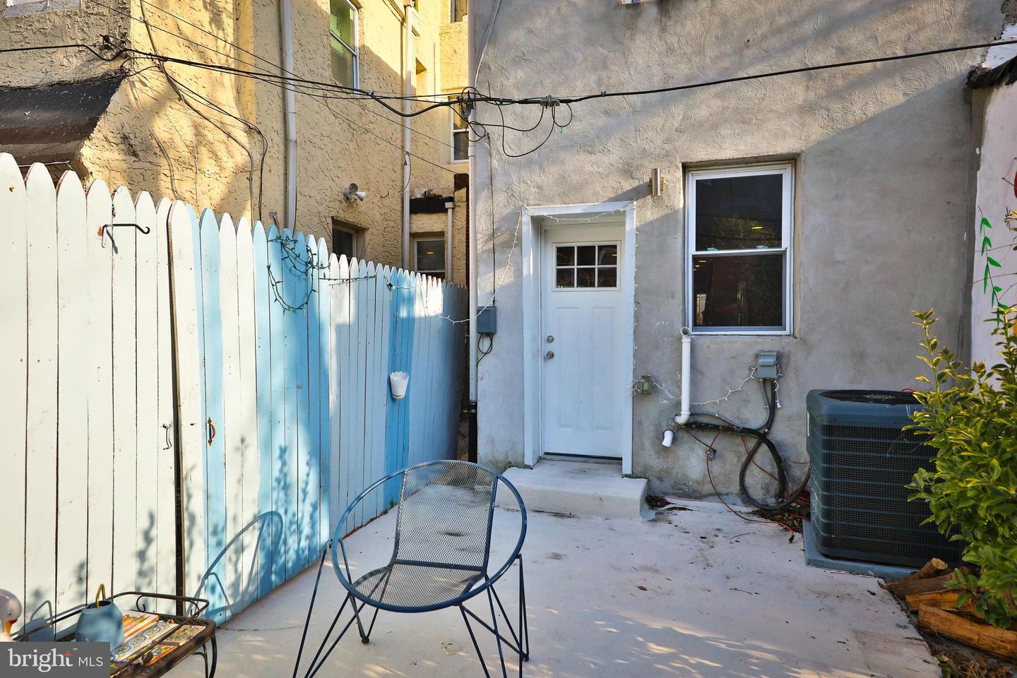 77 E Duval St
