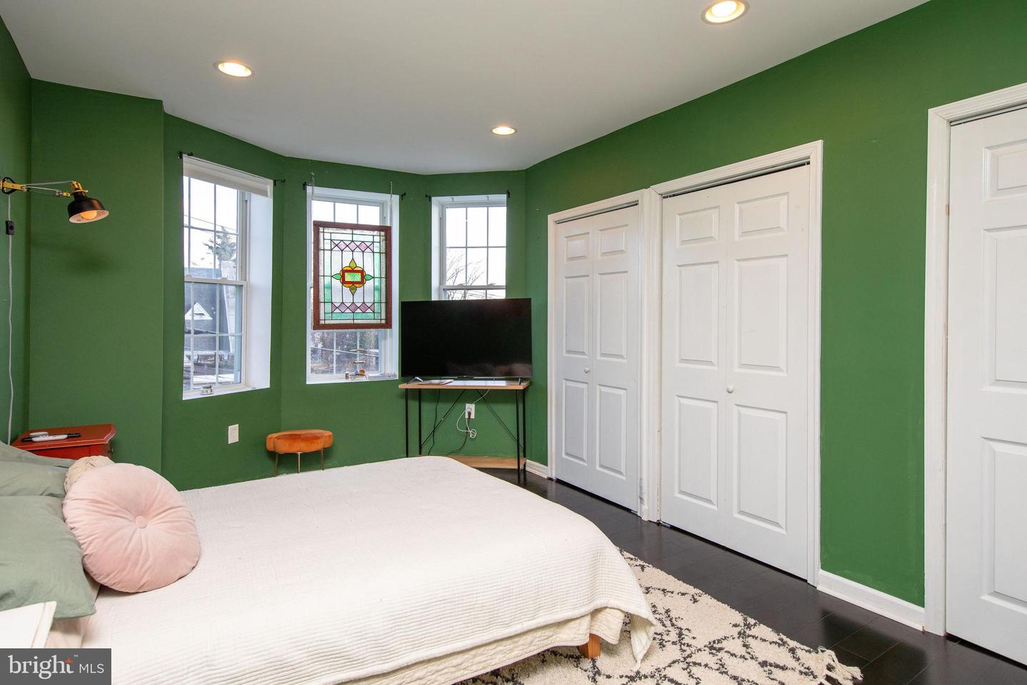 77 E Duval St