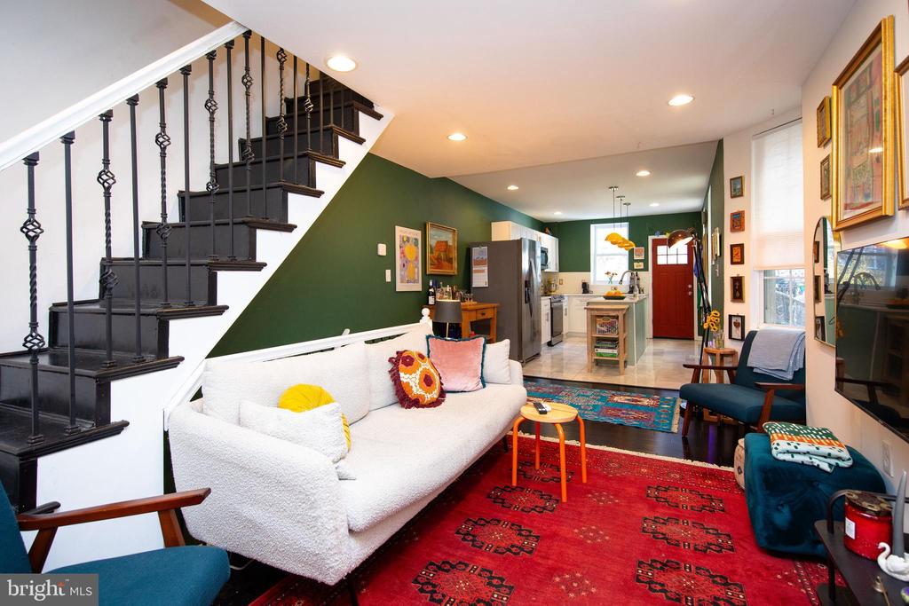 77 E Duval St