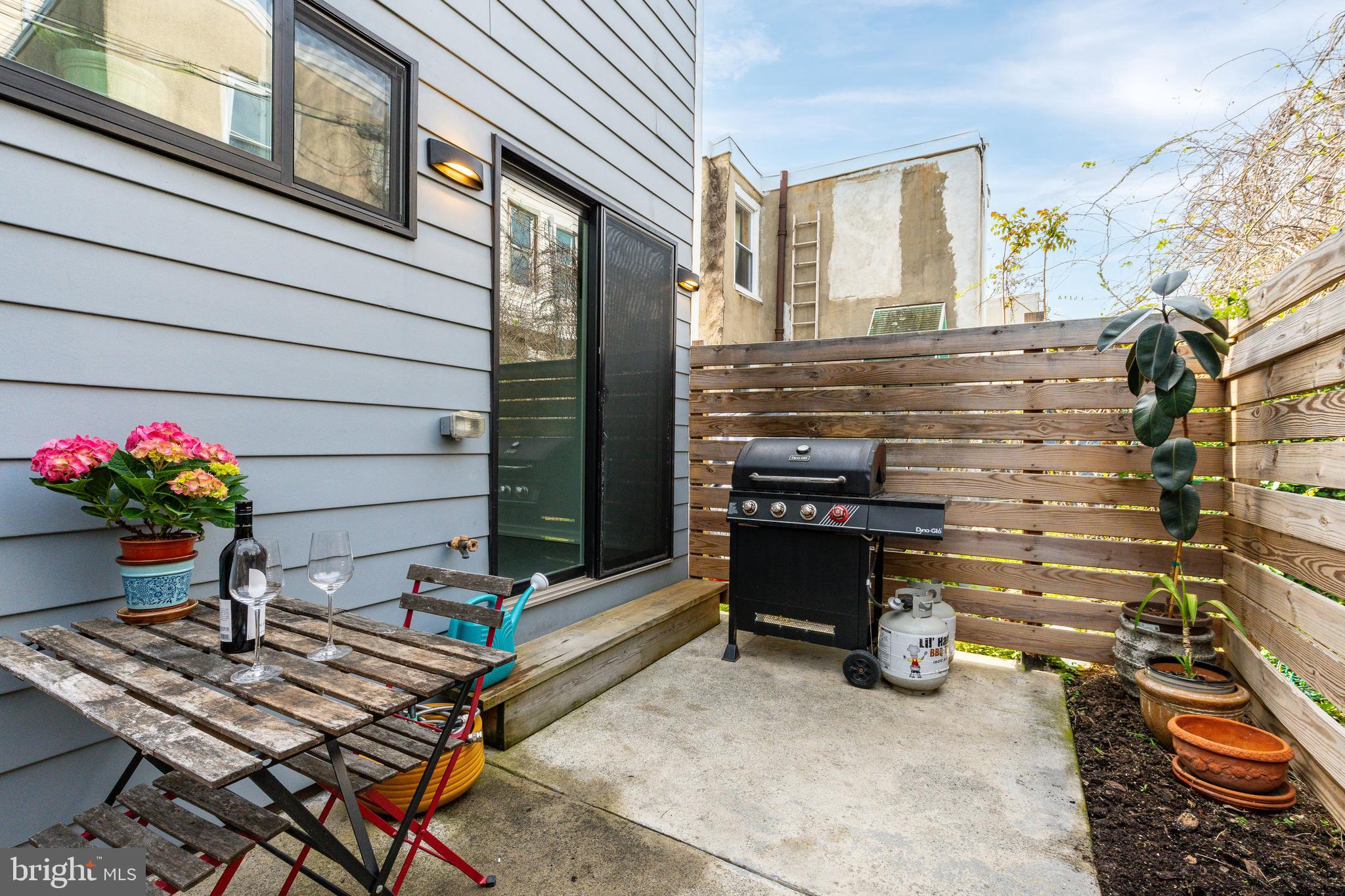 2016 N Orianna St