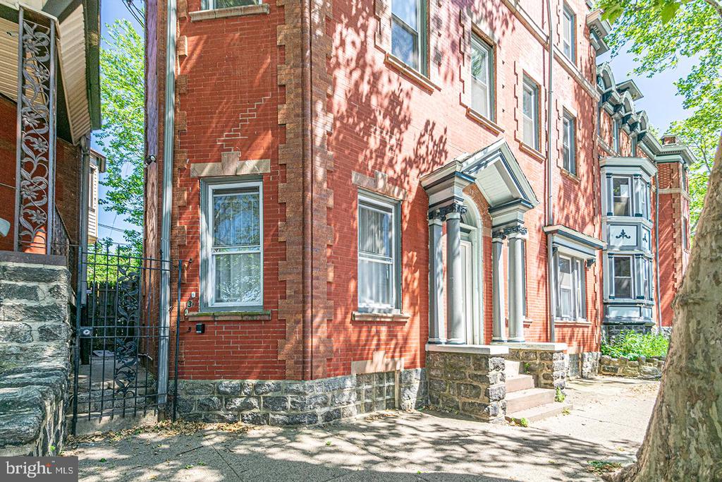 5049 SPRUCE ST #UNIT 3R