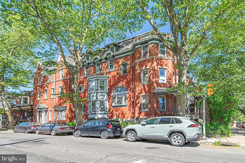 5049 SPRUCE ST #UNIT 3R