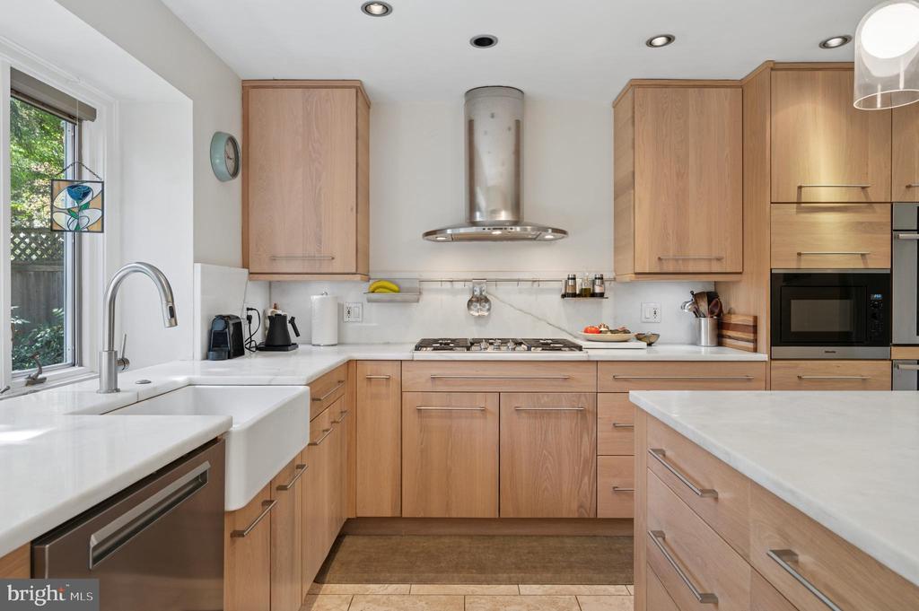 8030 Navajo St
