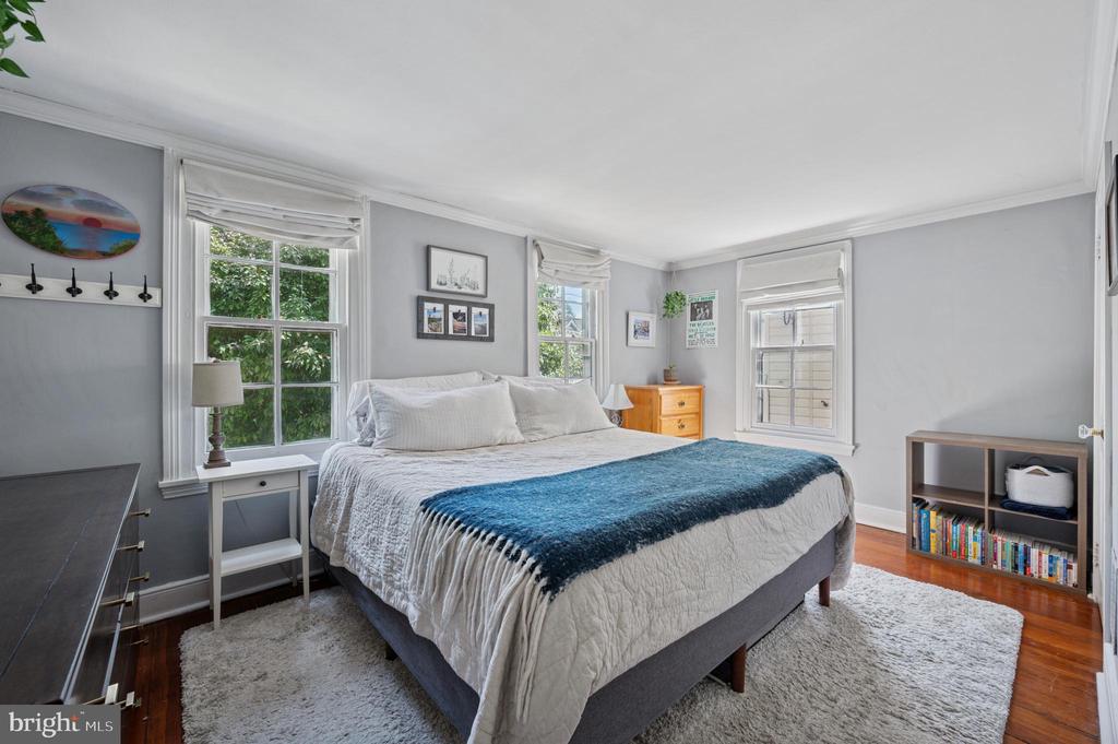 27 W Springfield Ave