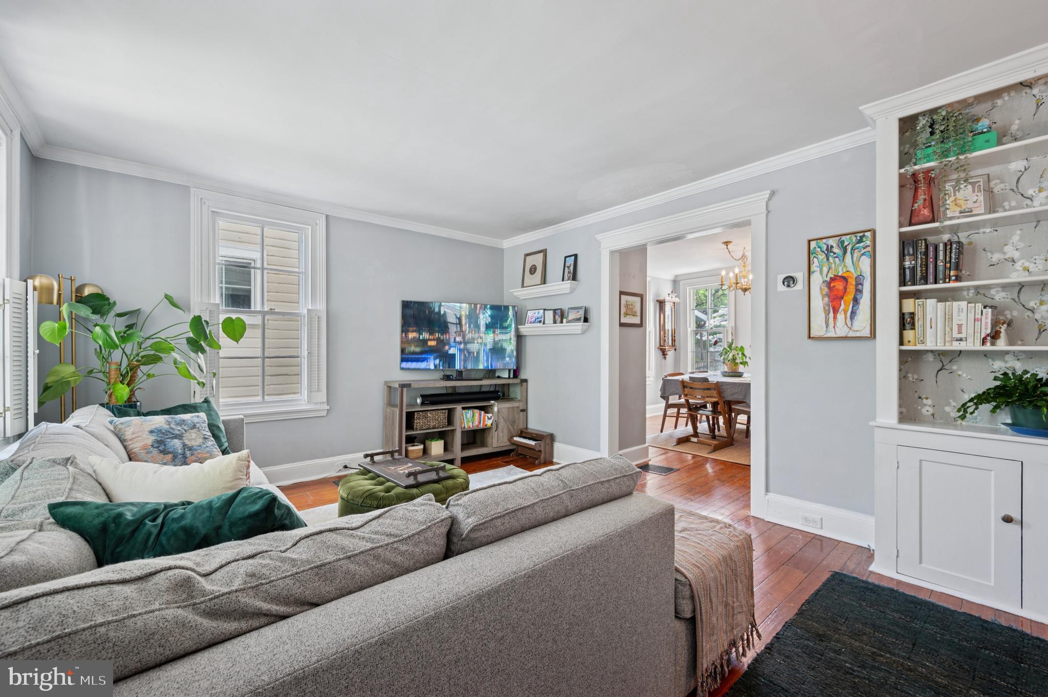 27 W Springfield Ave