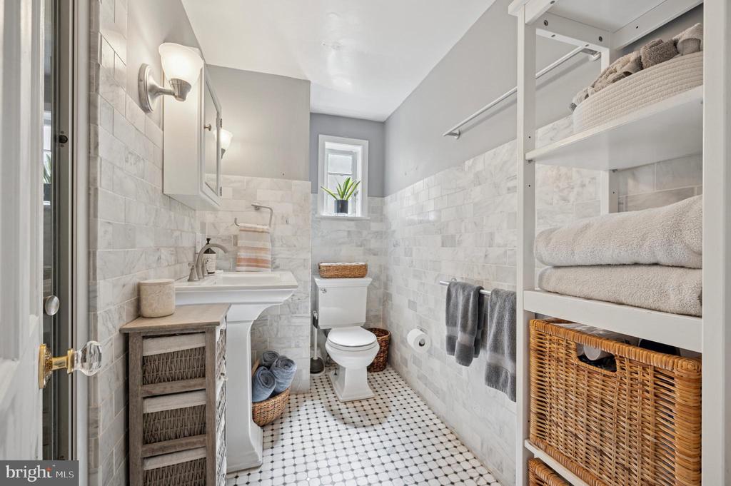 27 W Springfield Ave