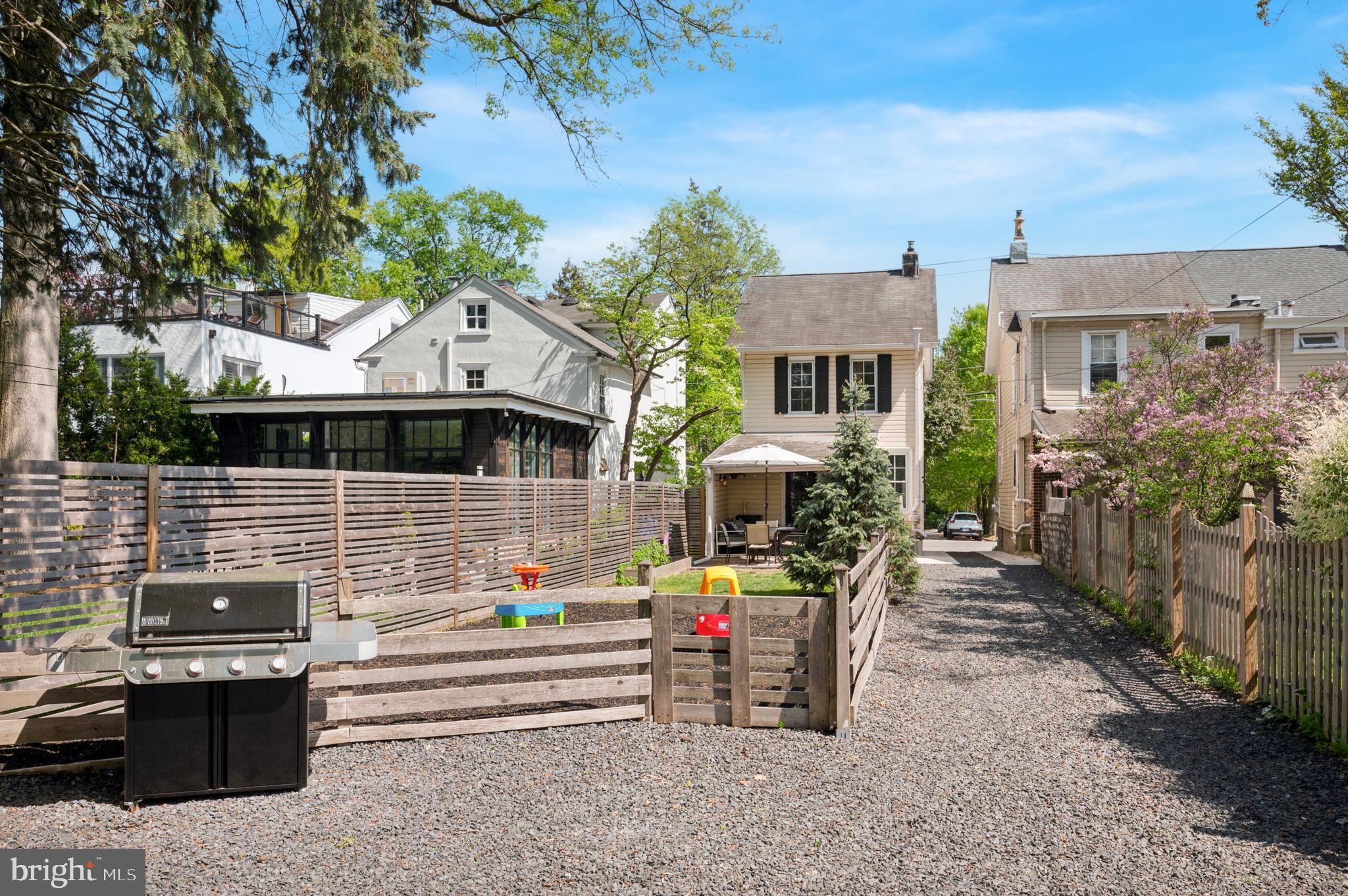 27 W Springfield Ave