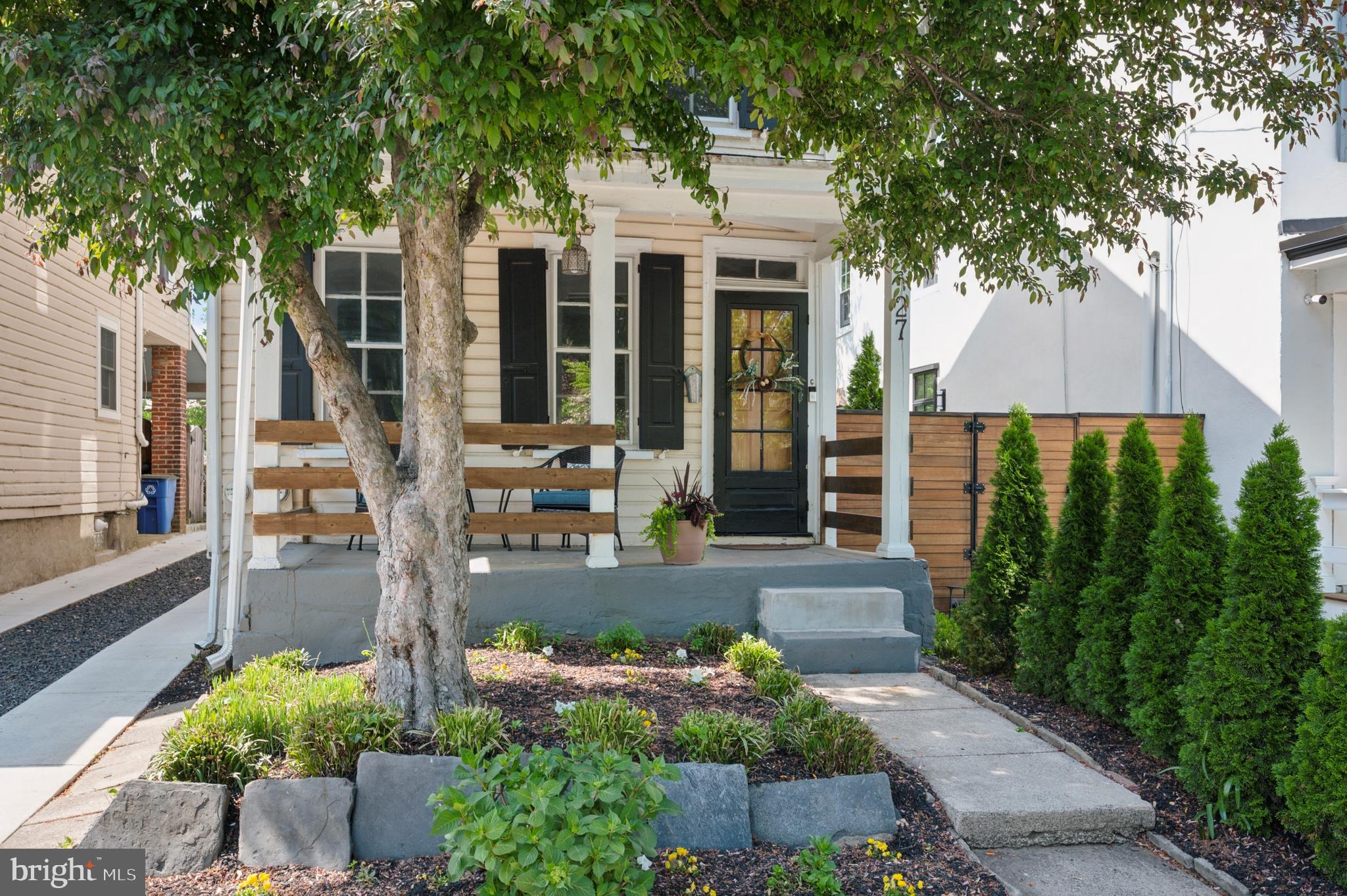 27 W Springfield Ave