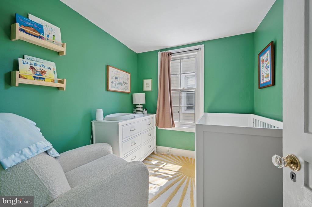 27 W Springfield Ave