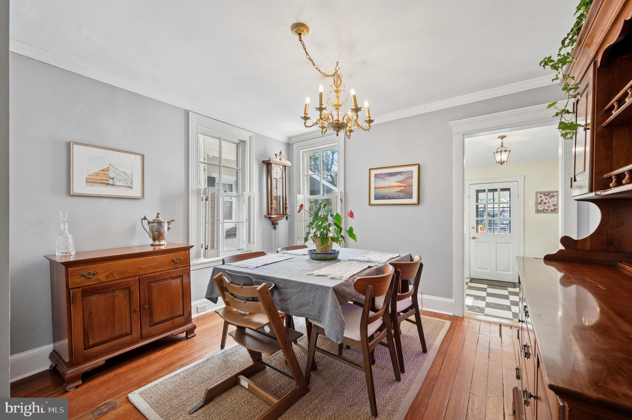 27 W Springfield Ave