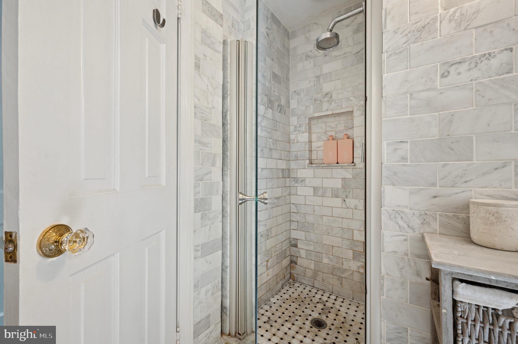 27 W Springfield Ave