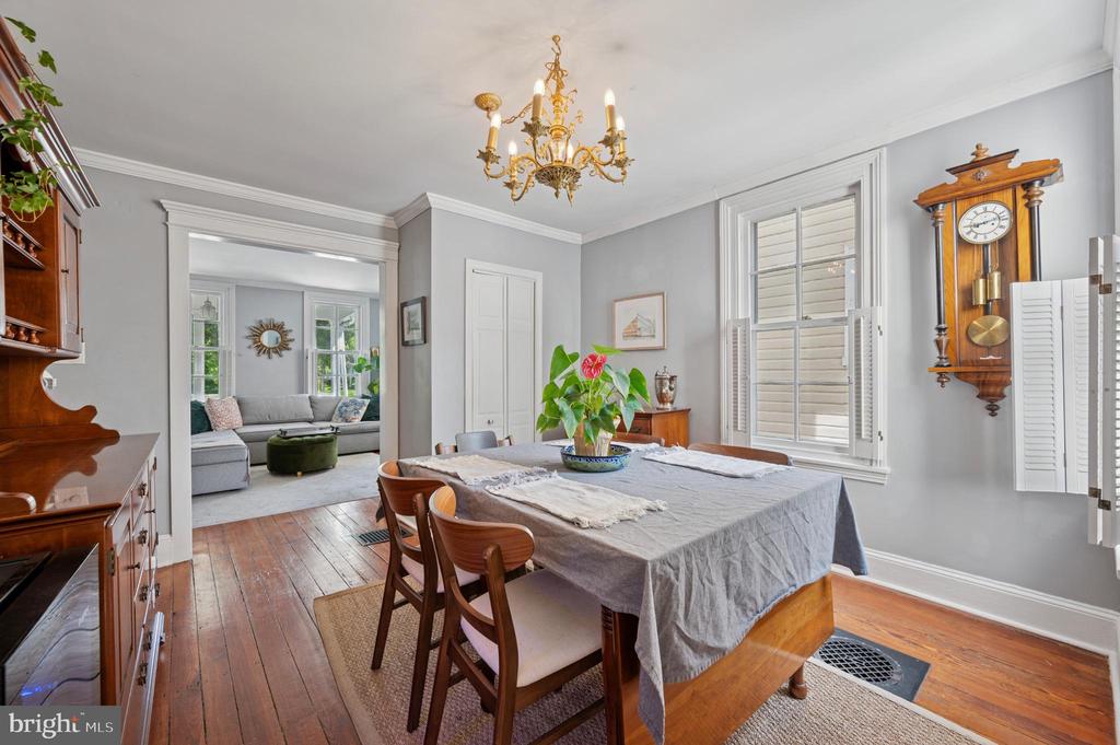 27 W Springfield Ave