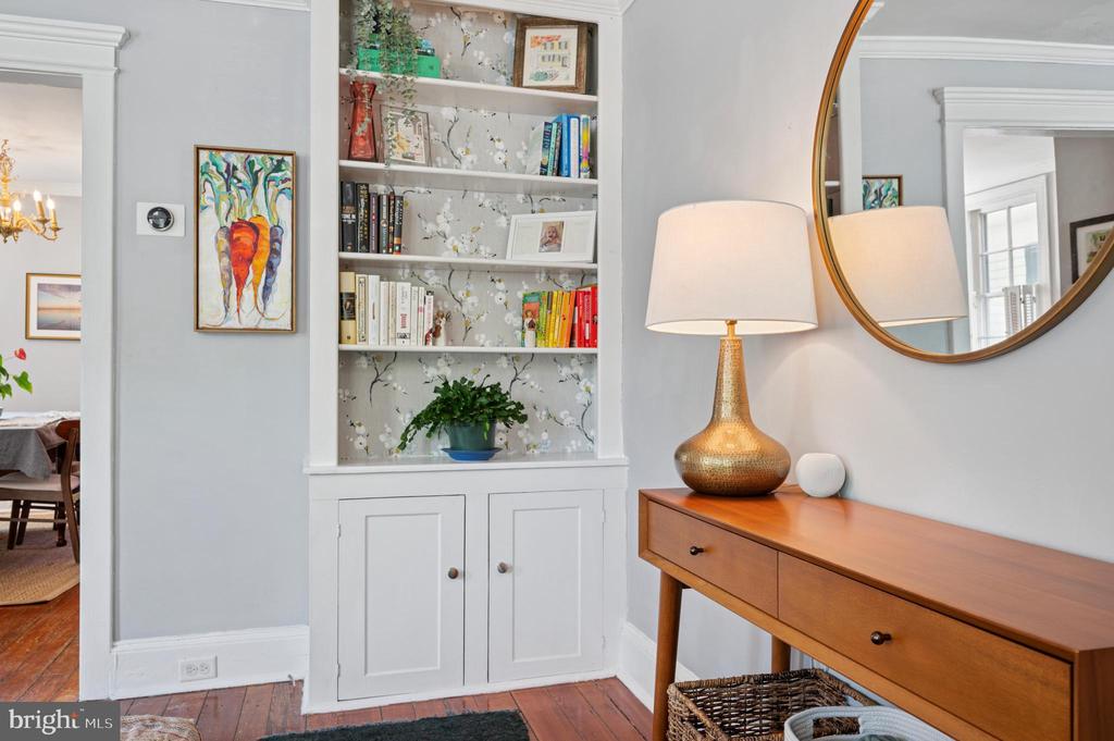 27 W Springfield Ave