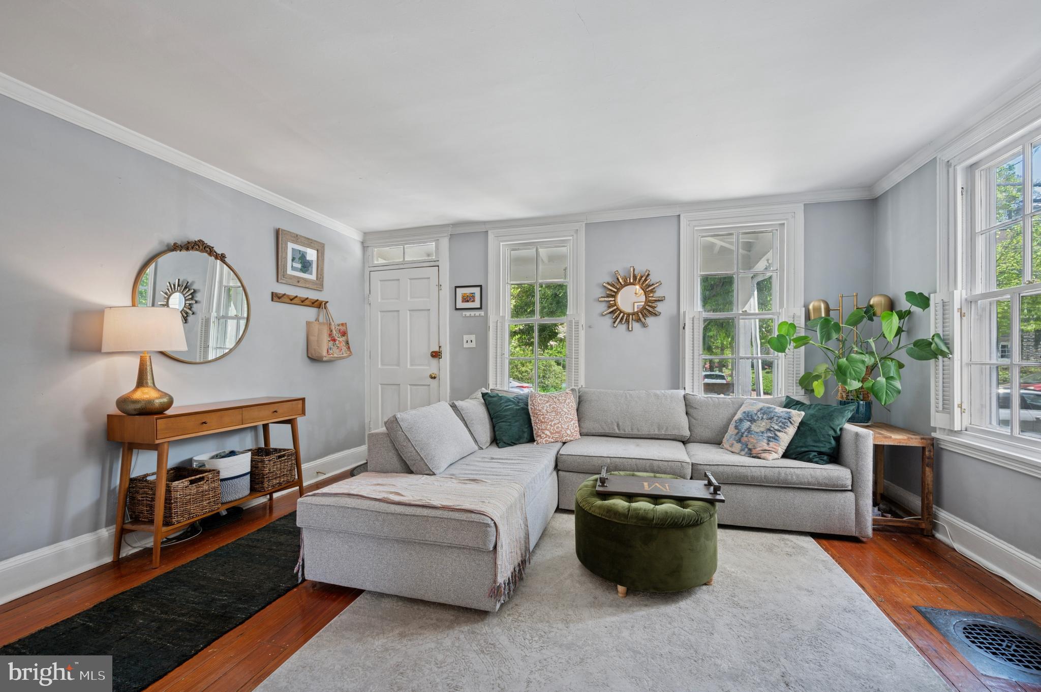 27 W Springfield Ave