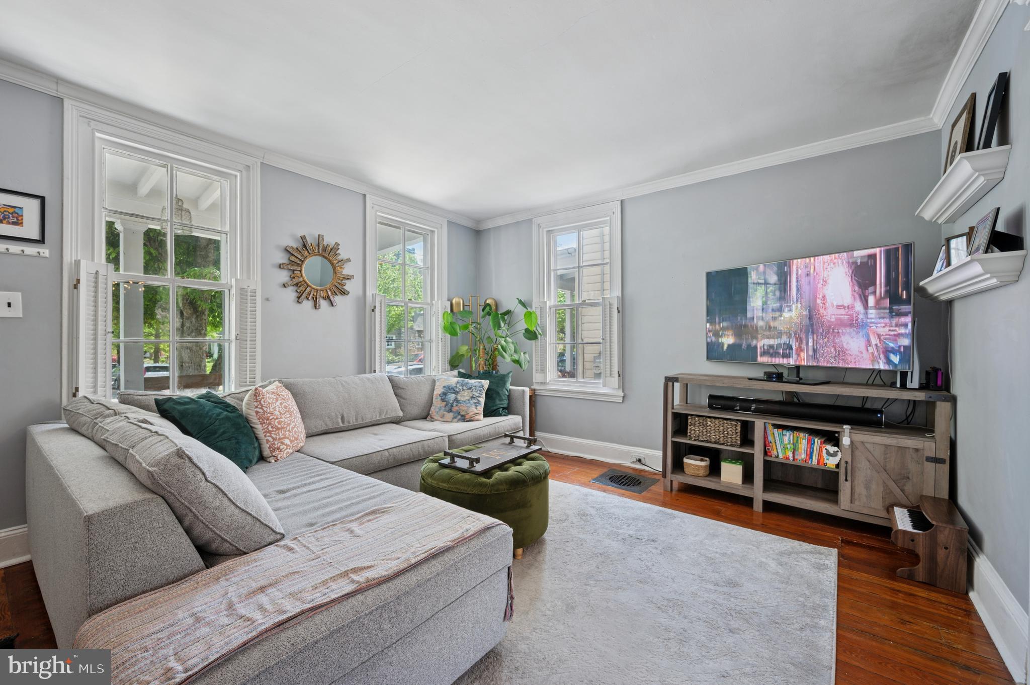 27 W Springfield Ave