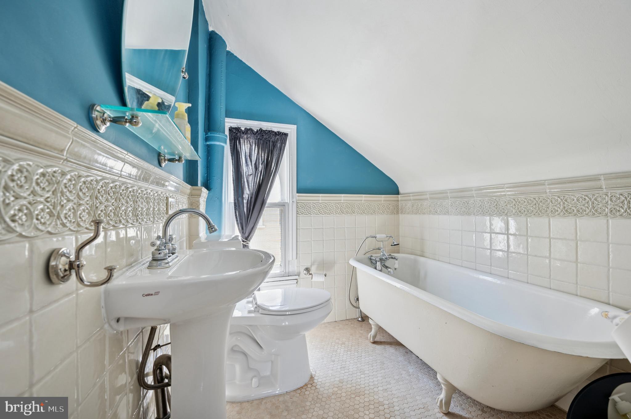 27 W Springfield Ave