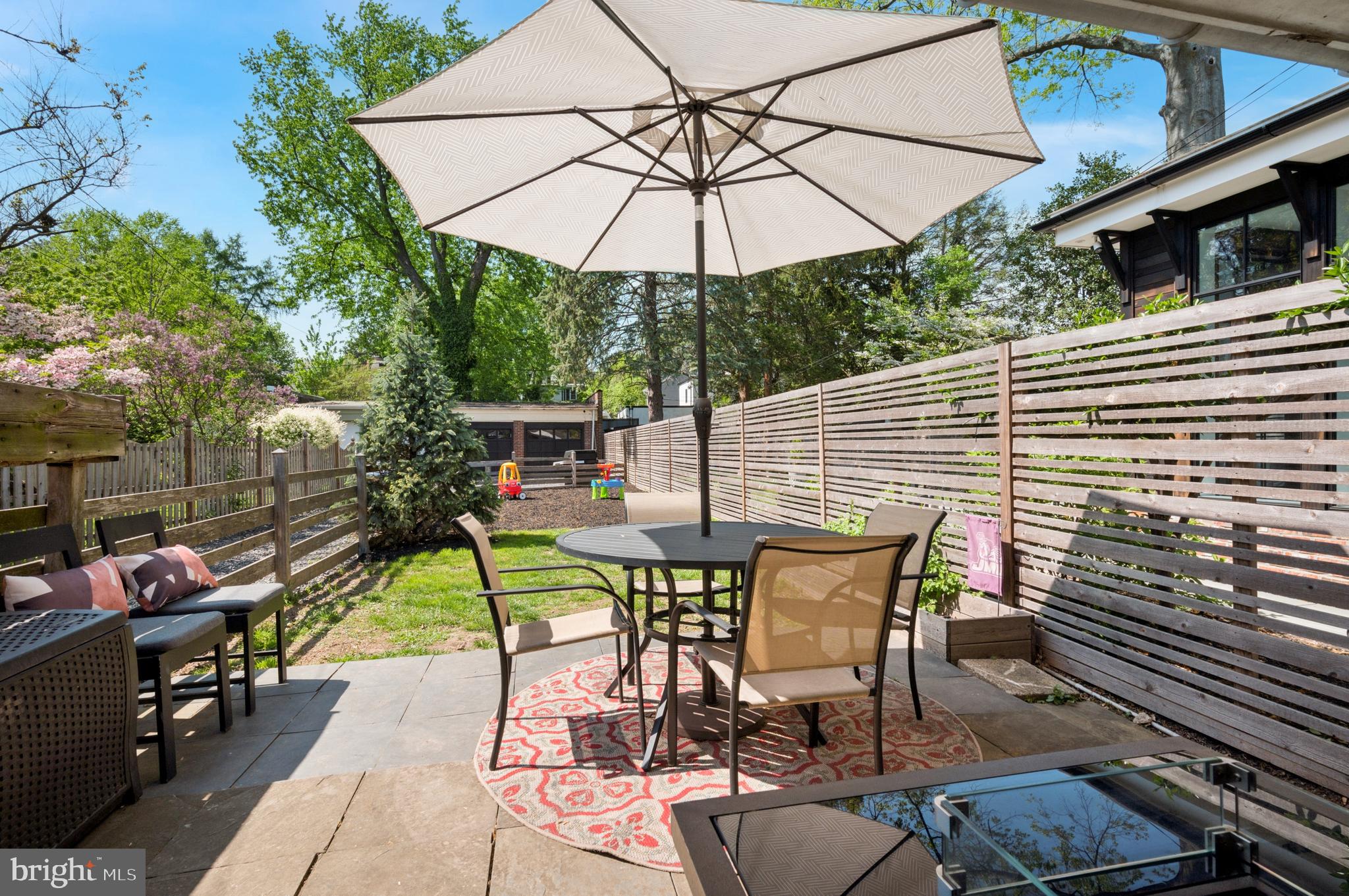 27 W Springfield Ave