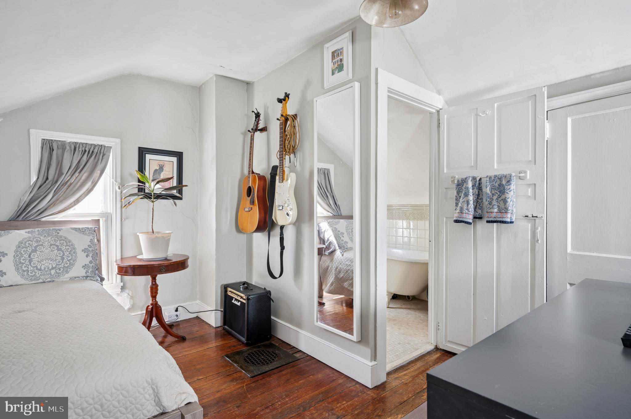 27 W Springfield Ave