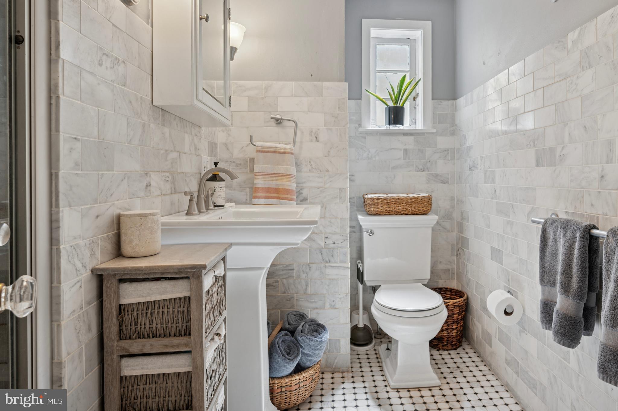 27 W Springfield Ave