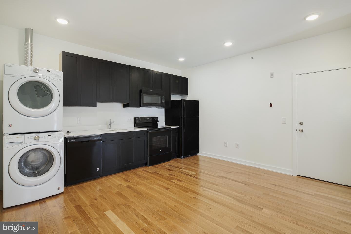 1917 E LETTERLY ST #E