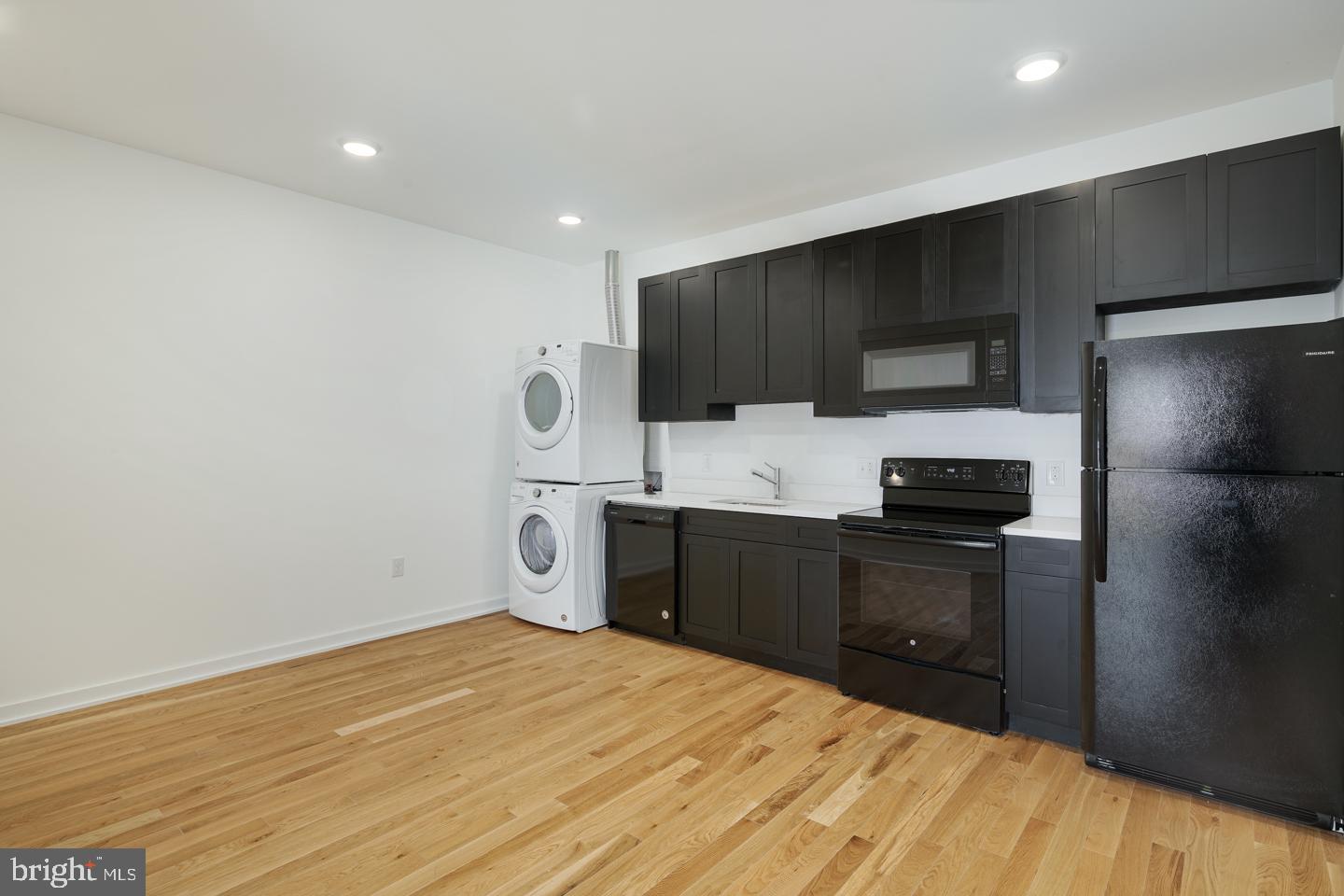 1917 E LETTERLY ST #E