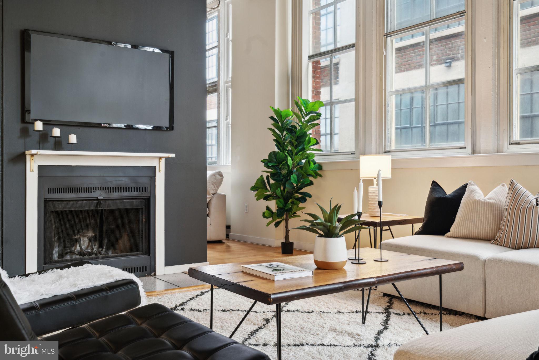 1238 Callowhill St #604