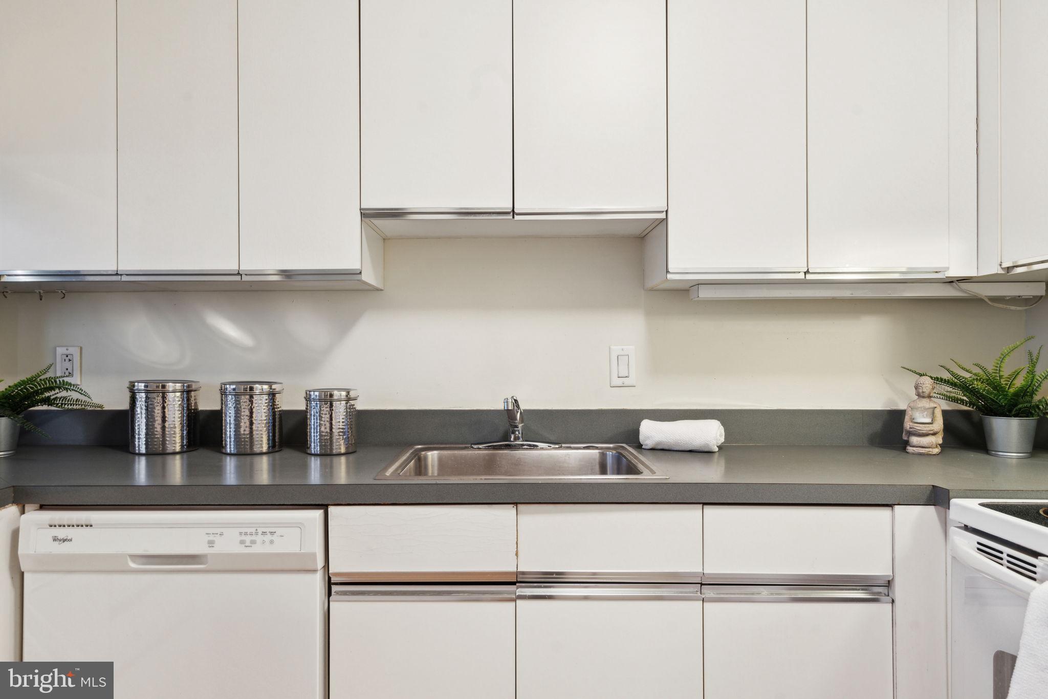 1238 Callowhill St #604