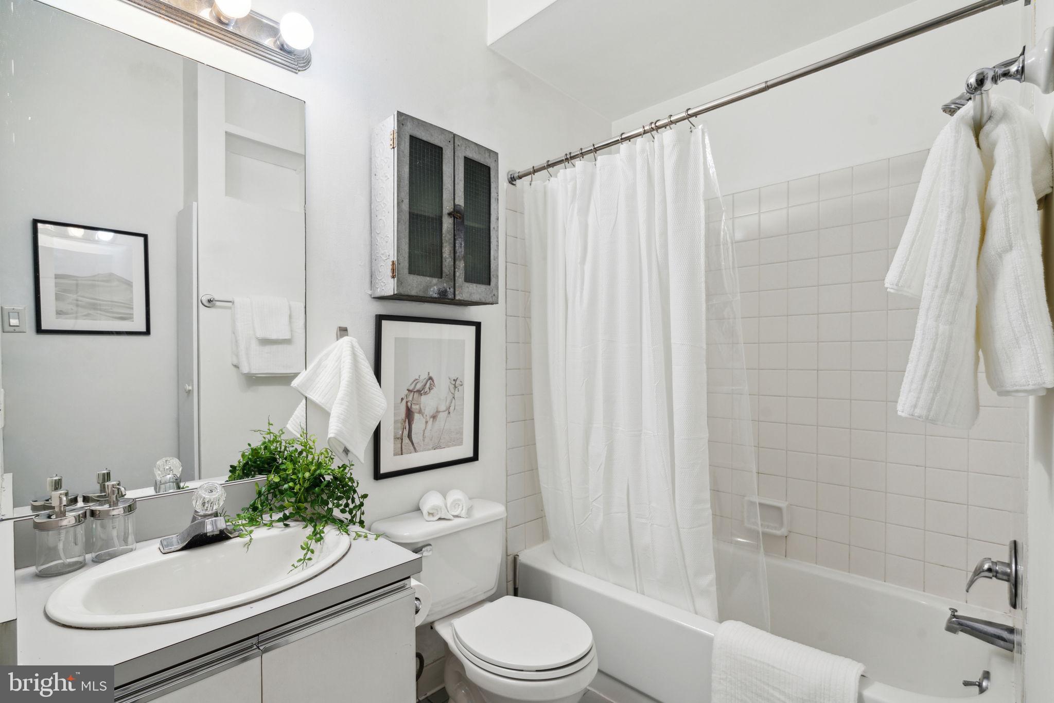 1238 Callowhill St #604