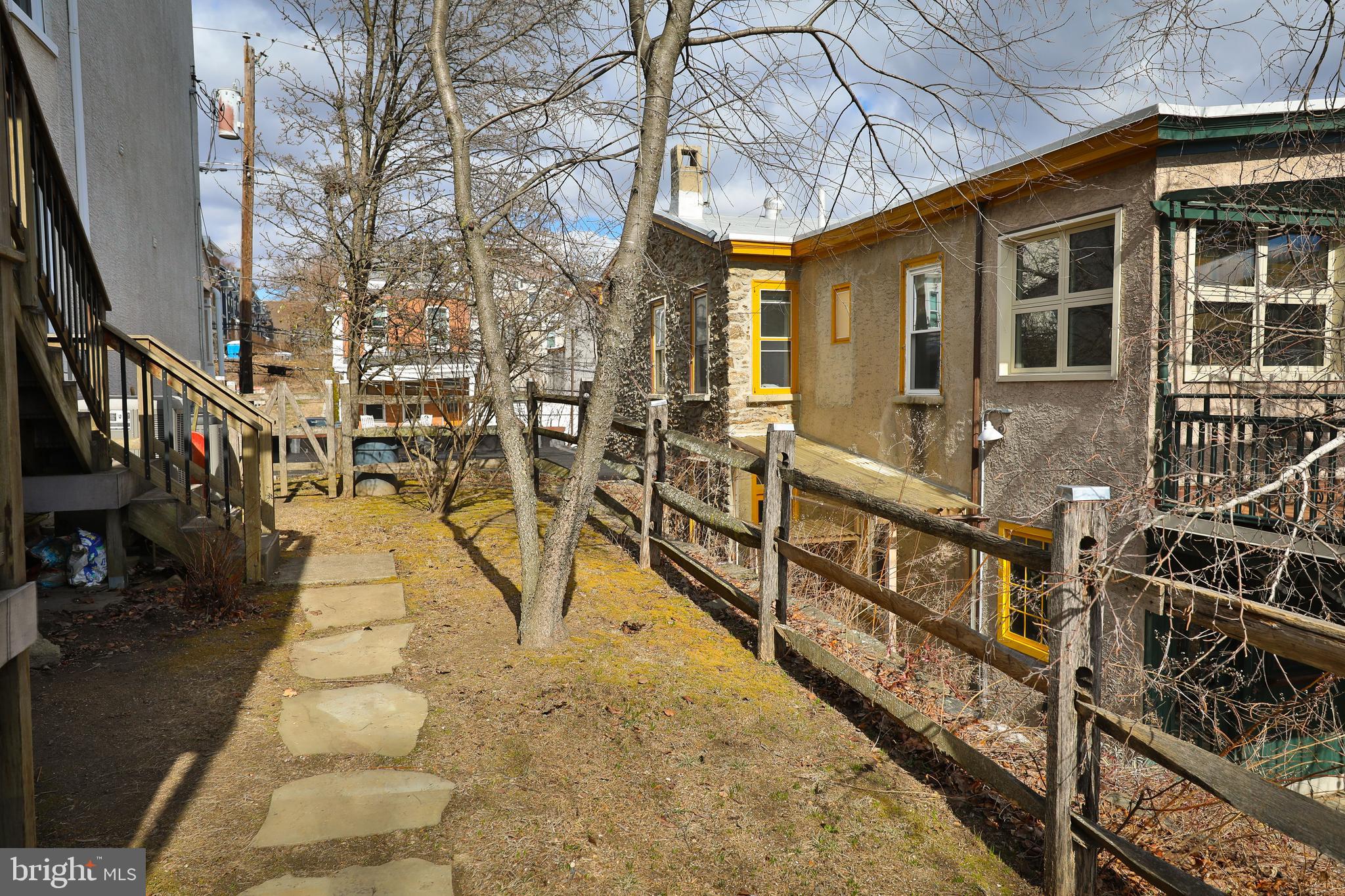 291-1/2 Hermitage St