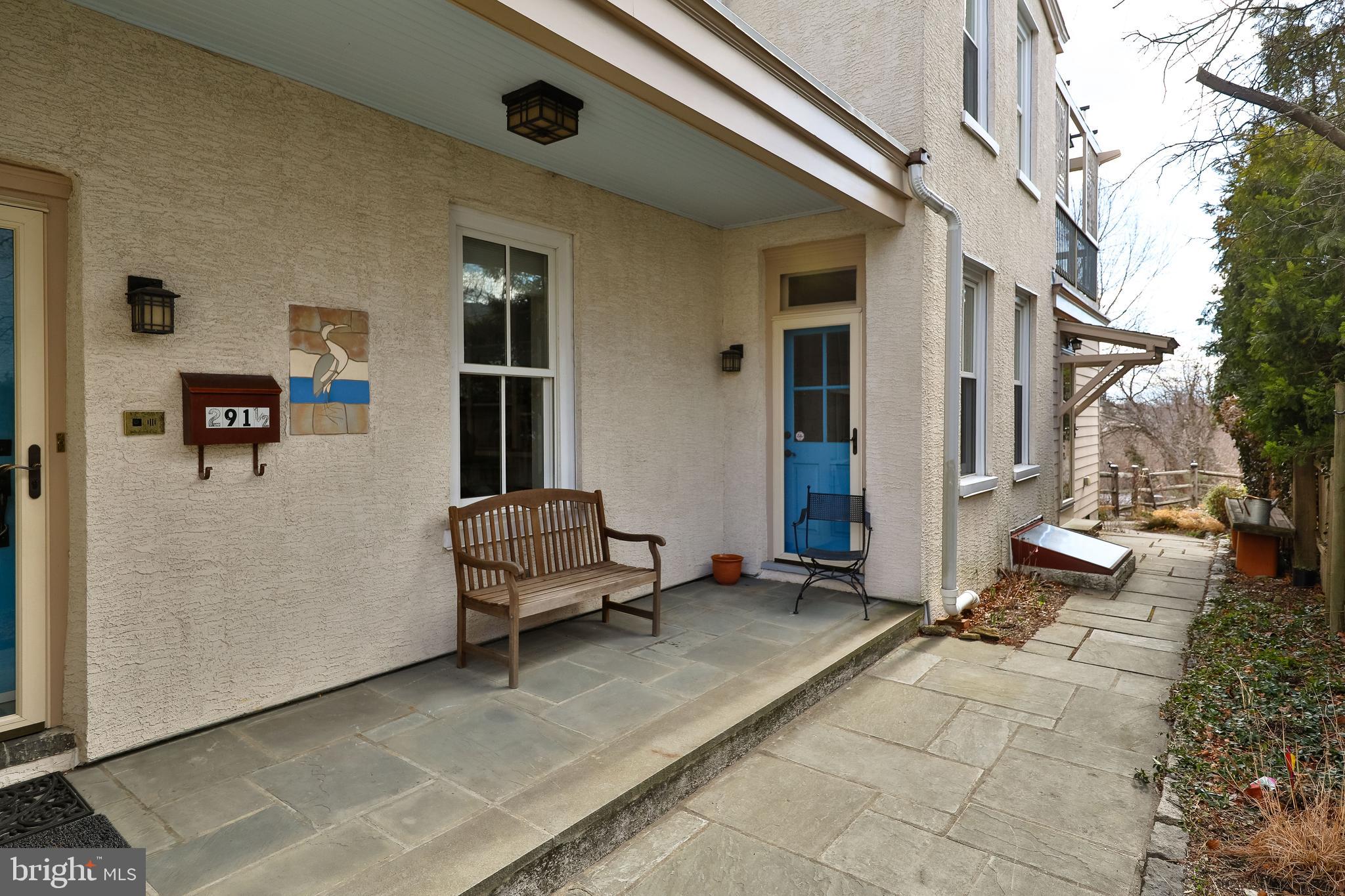 291-1/2 Hermitage St