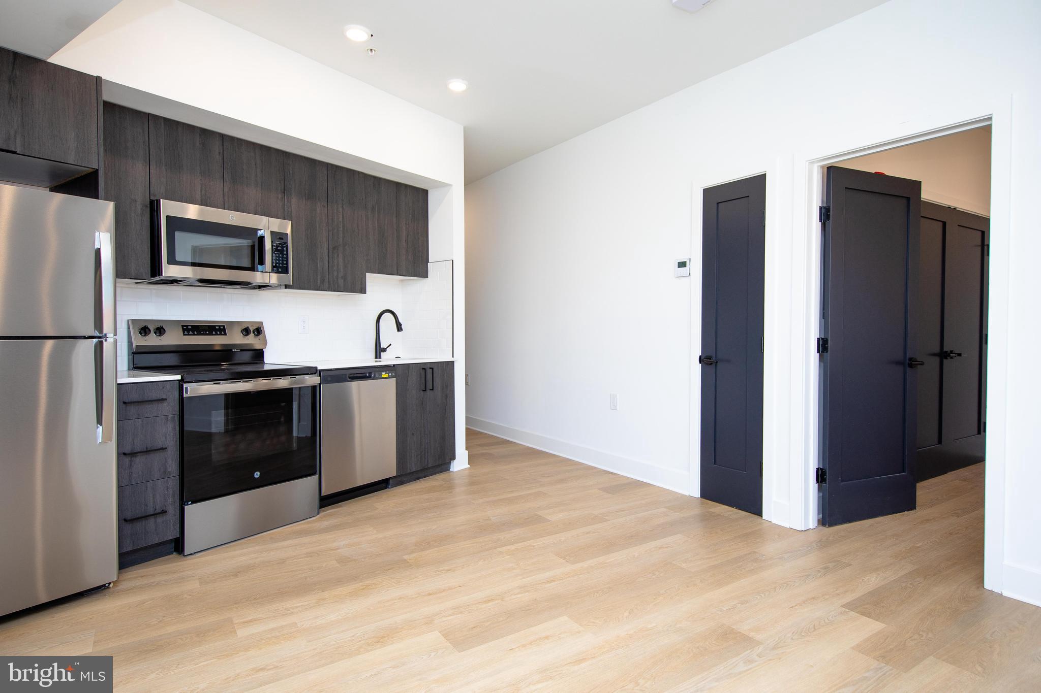 633-35 N 5TH ST #403