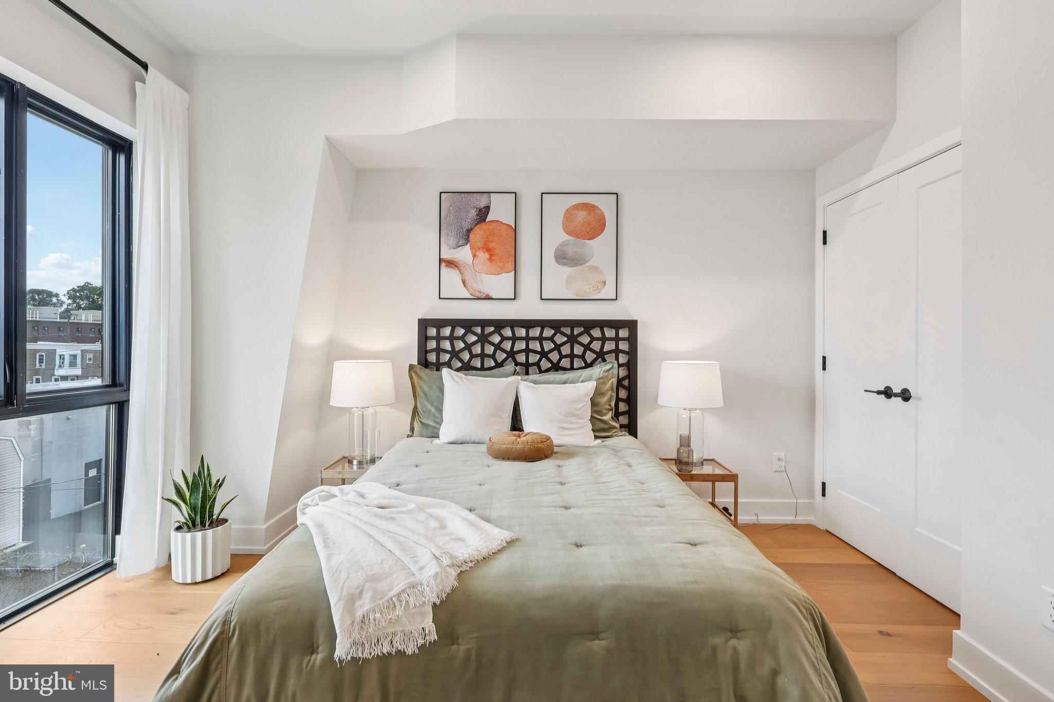 3411 W Lippincott St