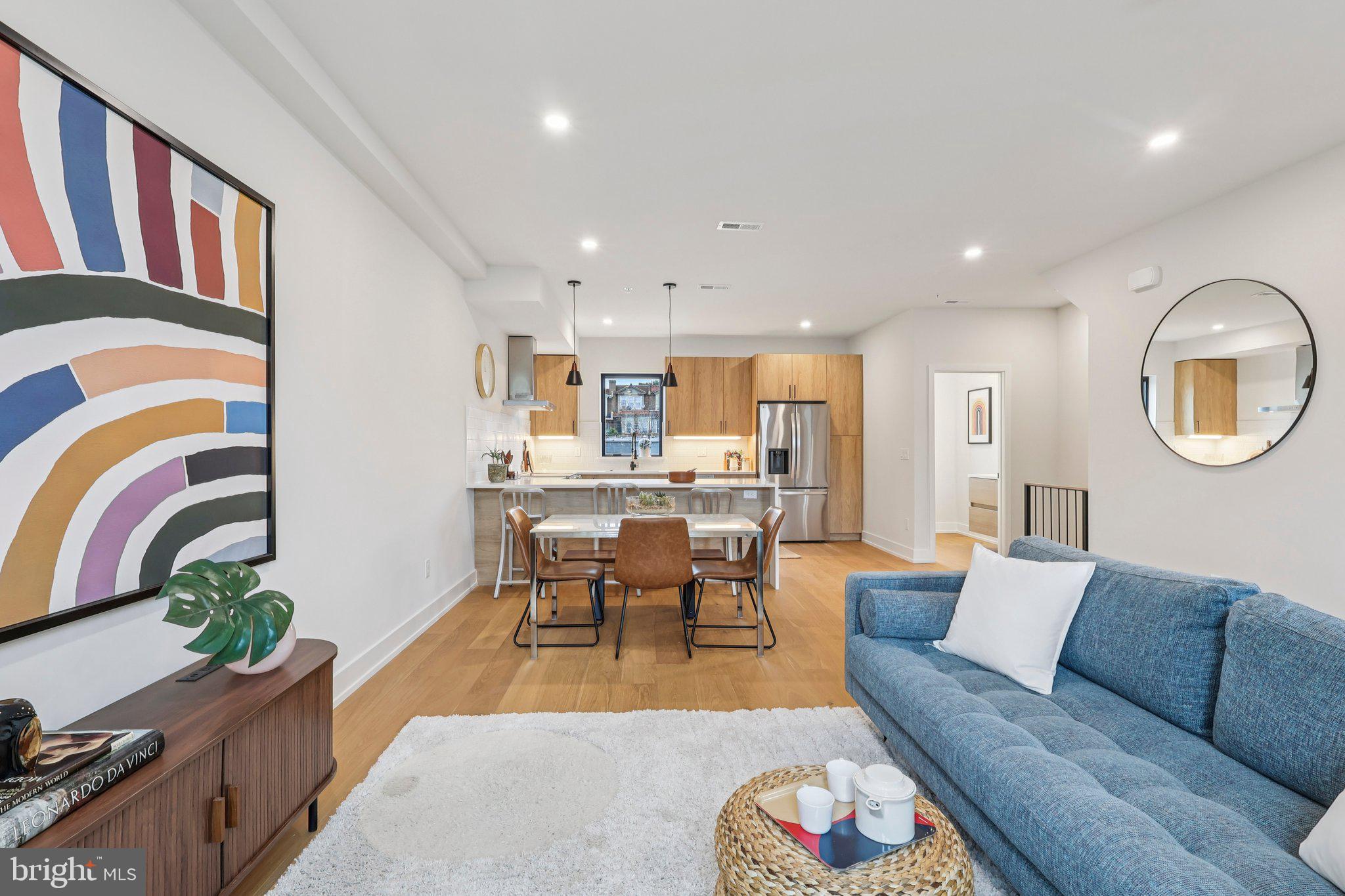 3411 W Lippincott St