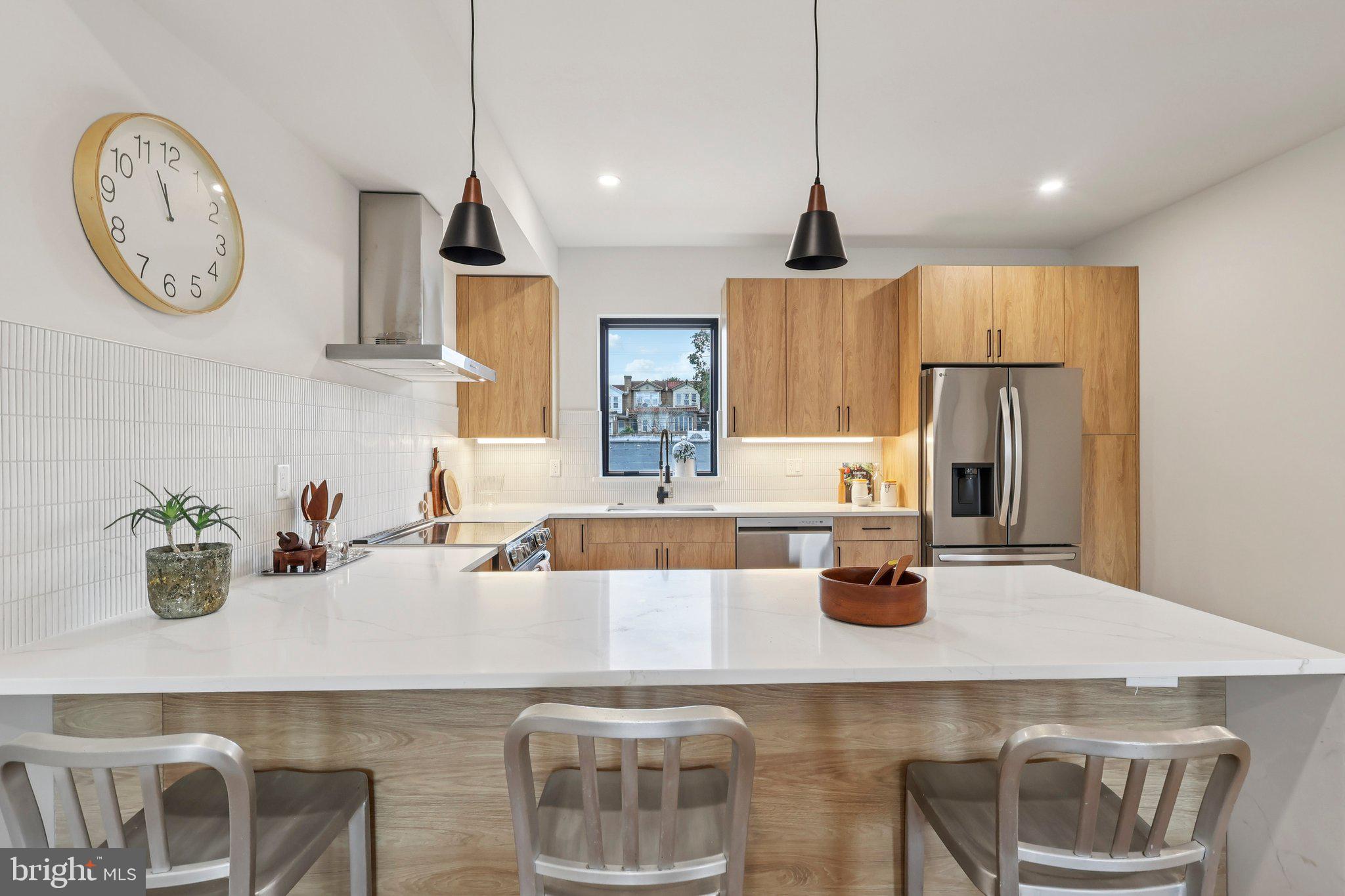 3411 W Lippincott St